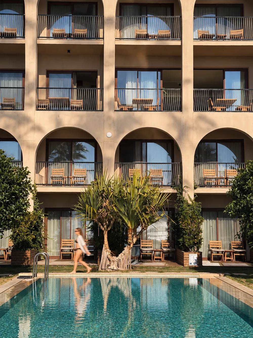 L'Saranda House Çeşme kemerli cephe ve havuz